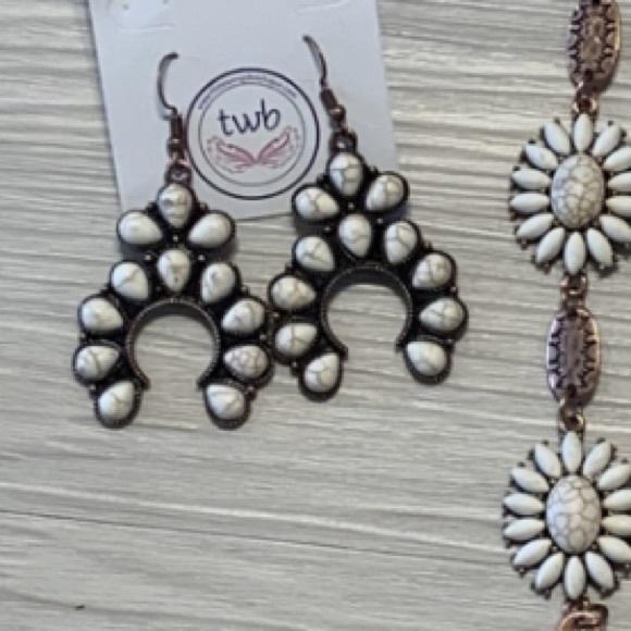 🐚WHITESTONE & COPPER DETAILED EARINGS - Picture 2 of 4